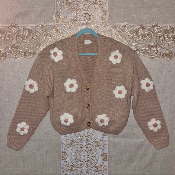 HANDMADE FLOWER KNIT SWEATER - Picture 3 of 6